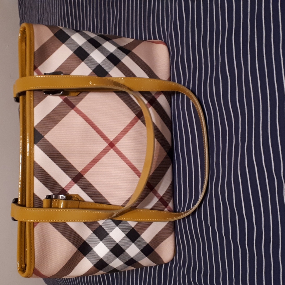 Used 1 time,  AUTHENTIC Burberry Bag, dust bag included, bought in Switzerland.